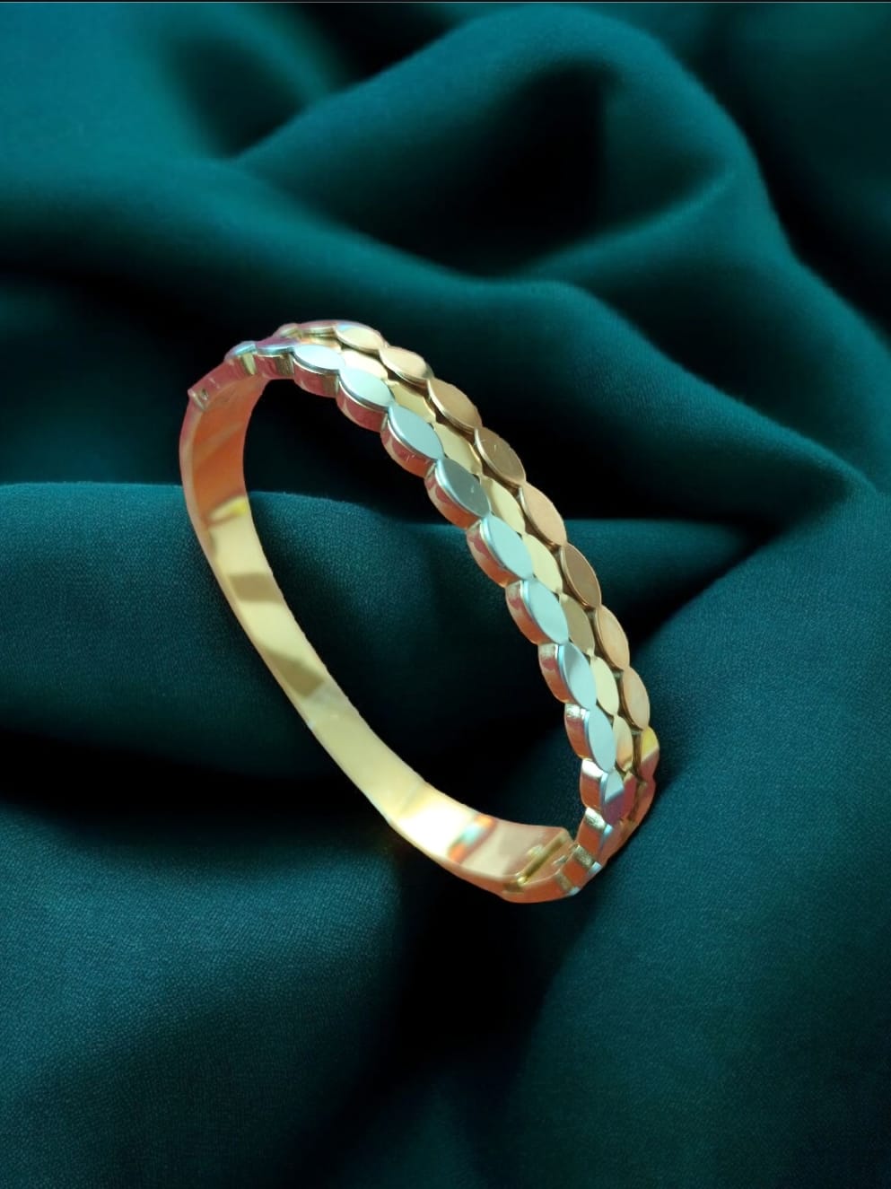 Trendy Kada|Oval Geometric Charm Bracelet|Gold Silver Ripple Stainless Steel Bracelet