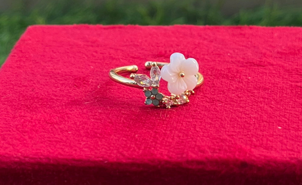 Stainless Steel Bloomy Gloomy White and Green Flower with Petals Ring, Party Wear, Adjustable