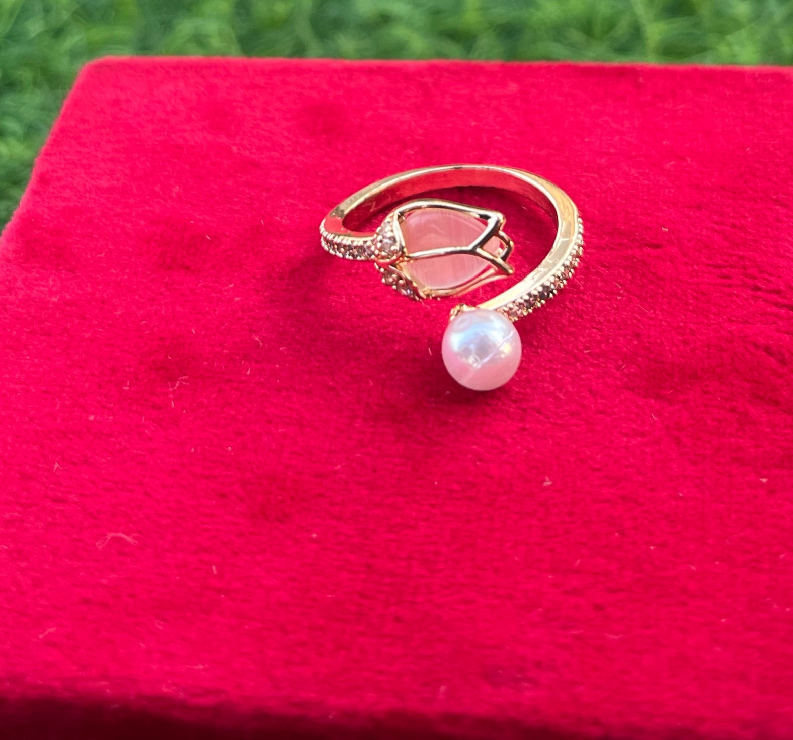 Fashion Tulip Flower Imitation Pearl Ring in White
